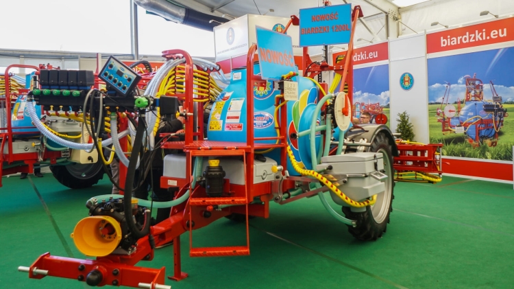 opryskiwacz-doczepiany-biardzki-1200-litrow-2.jpg