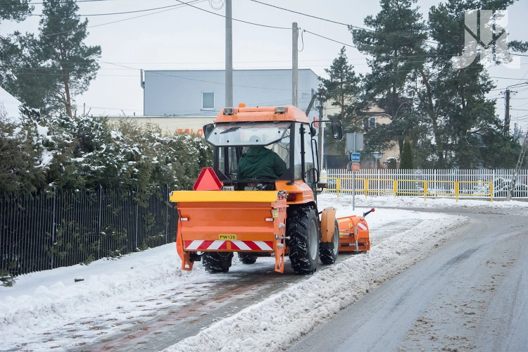 posypywarka_Pronar_pw120_2.jpg