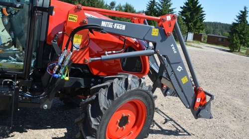 ladowacz-czolowy_T812_bok-2 (1).jpg