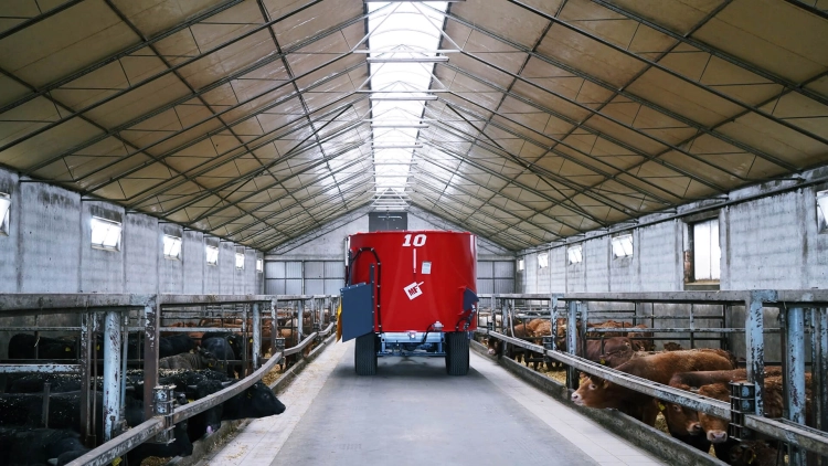 woz-paszowy-jednowirnikowy-t659-bel-mix-10m3-tyl-paszowoz-metal-fach.jpg