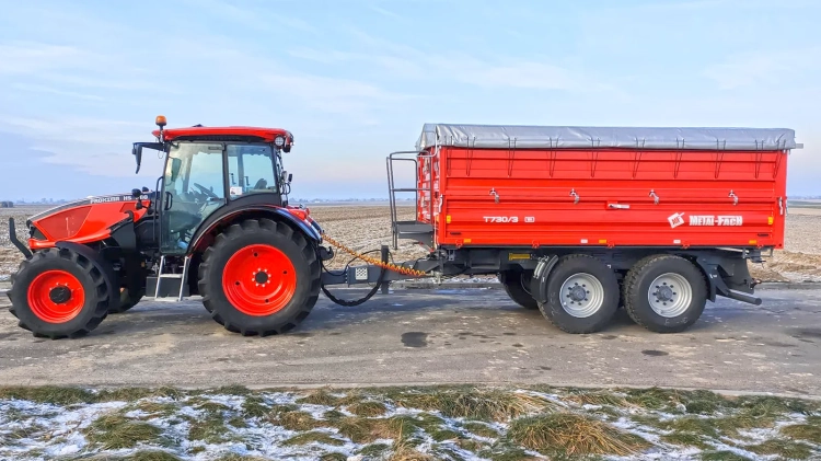 przyczepa-rolnicza-tandem-t730-3-z-ciagnikiem-bok2.webp